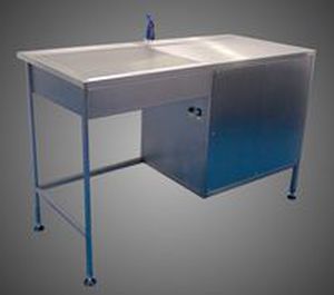 mesa de laboratorio con filtro HEPA