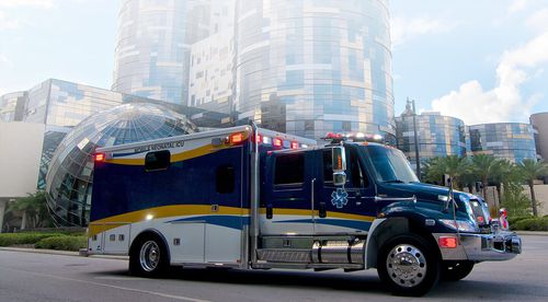 Ambulancia para riesgos infecciosos - American Emergency Vehicles - con cuerpo modular independiente
