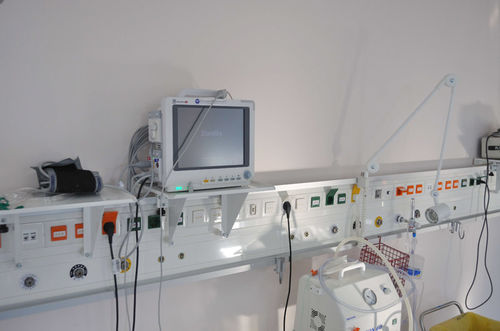 Unidad médica de cabecera de pared - Medlux  - Elektra Hellas - horizontal / para unidad de cuidados intensivos / con luz
