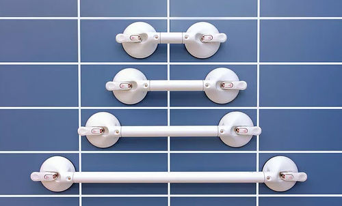 Barra de apoyo para cuarto de baño - 14002 series - ROTH MOBELI GmbH - de pared / de acero inoxidable / vertical
