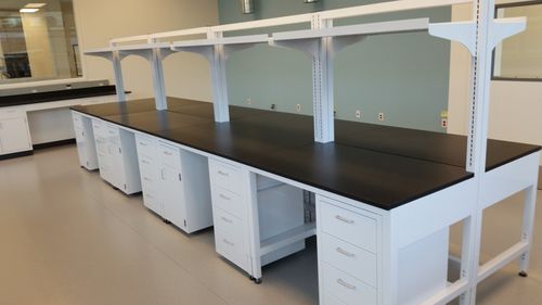 Mesa de laboratorio en isla - Air Master Systems Corporation