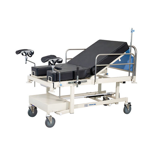 Cama de parto - MC-C14 - Zhangjiagang Medi Medical Equipment - manual / Trendelenburg / con sistema de bloqueo de las ruedas