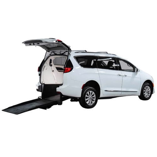 Vehículo para discapacitados monovolumen - 28810 - Freedom Motors USA - acceso posterior