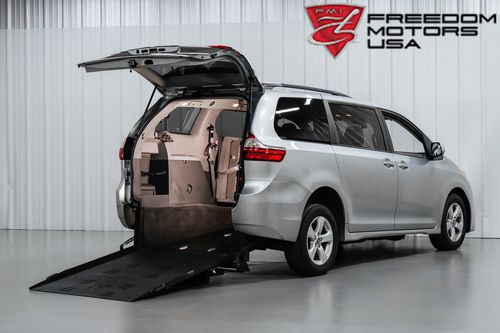 Vehículo para discapacitados monovolumen - 28621 - Freedom Motors USA - acceso posterior