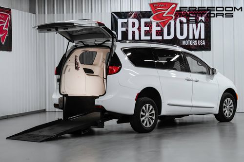 Vehículo para discapacitados monovolumen - 27962 - Freedom Motors USA - acceso posterior