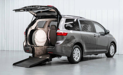 Vehículo para discapacitados furgoneta - 24160 - Freedom Motors USA - acceso posterior