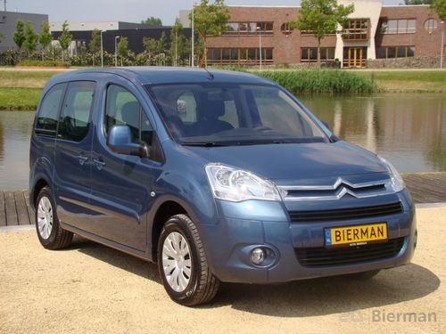 Vehículo para discapacitados monovolumen - Berlingo WAV - Bierman - acceso posterior