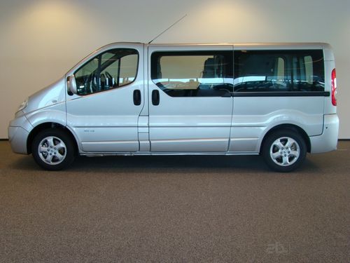 Vehículo para discapacitados furgoneta - Vivaro WAV - Bierman - acceso posterior