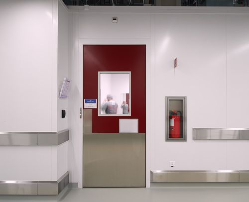 Puerta de aislamiento - Clestra - para sala blanca / abatible