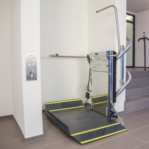 Salvaescaleras para silla de ruedas - Stratos - Lehner Lifttechnik - para escalera con giros / para humanos / plegable
