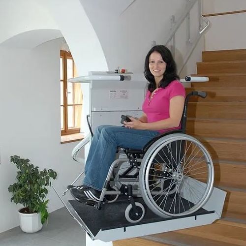 Salvaescaleras para escalera recta - Omega - Lehner Lifttechnik - para escalera con giros / para humanos / plegable