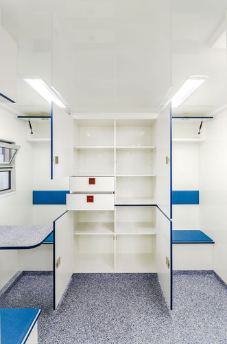 Unidad móvil hospitalaria de cuidados hospitalarios - Emmert Fahrzeuge