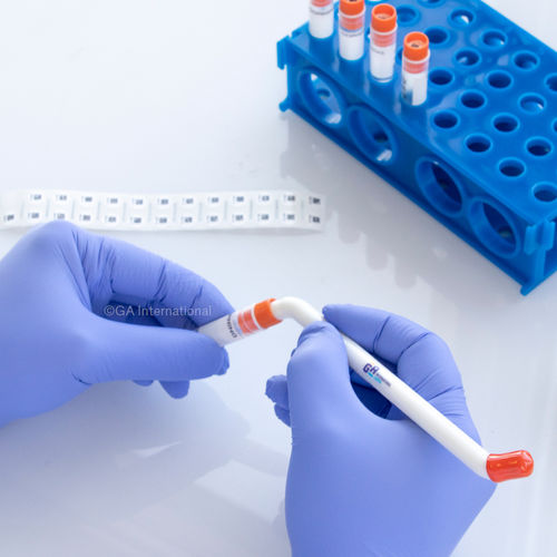 Etiquetadora para la industria farmacéutica - PikaTAG® - GA International - para tubos de laboratorio / de frascos / manual