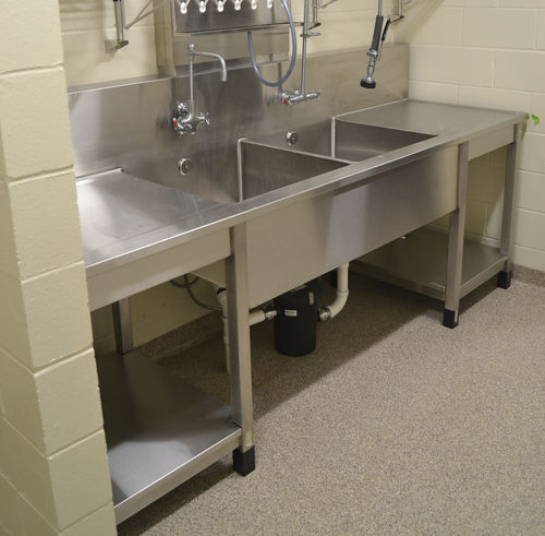 Fregadero de laboratorio - Mott Manufacturing - 2 estaciones / de acero inoxidable / para encimera