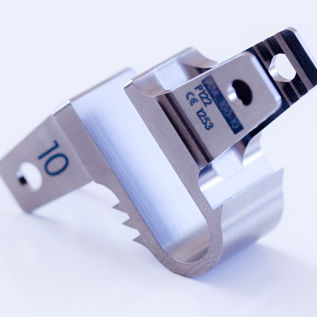 Implante vertebral interespinoso lumbar - Le U - ARCA-MEDICA