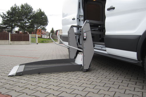 Plataforma elevadora para silla de ruedas - BBI 1 series - Mariani Lift System - montada en vehículo