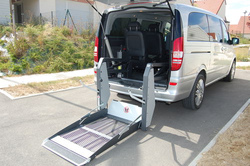 Plataforma elevadora para silla de ruedas - BBO 125.80 - Mariani Lift System - montada en vehículo