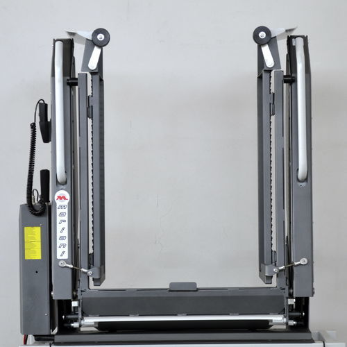 Plataforma elevadora para silla de ruedas -  BBV series - Mariani Lift System - montada en vehículo