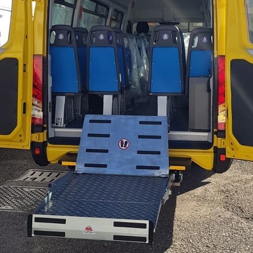 Plataforma elevadora para silla de ruedas - SCM series - Mariani Lift System - montada en vehículo