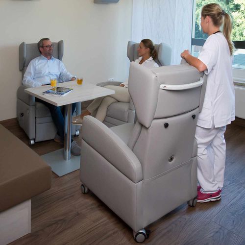 Sillón para sala de espera - VIANDOpflege&reg; - KRANICHConcept GmbH - convertible / con ruedas