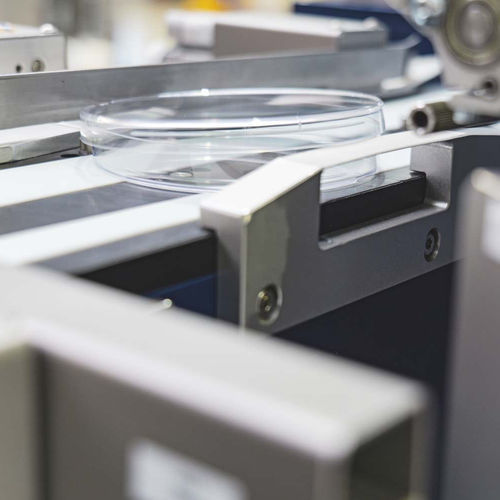 Sistema de etiquetado para placa de Petri - Lab PlateMaster Pro - b+b Automations- und Steuerungstechnik GmbH - automatizado / de etiquetas códigos de barras