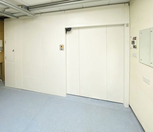 Puerta de protección radiológica - X-RAY DOORS - con blindaje / de hospital / para ciclotrón