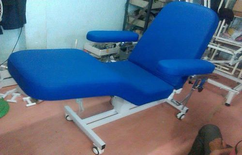 Sillón para extracción de sangre eléctrico - Baseline biomedical company - de 3 secciones / con ruedas / con reposabrazos