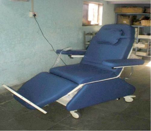 Sillón de quimioterapia eléctrico - Baseline biomedical company - de 3 secciones / con ruedas