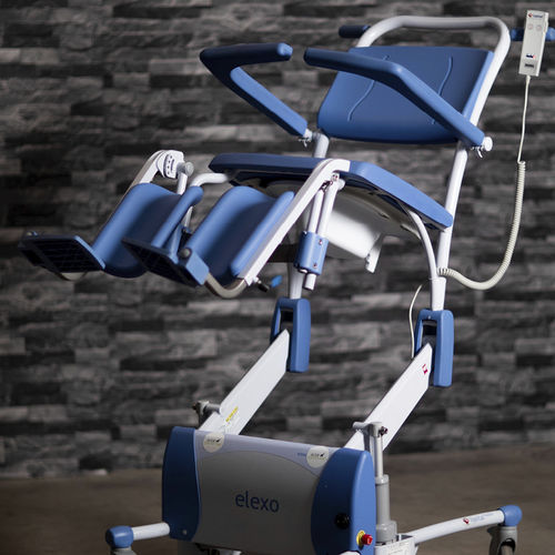 Silla de ducha con reposabrazos - Elexo - Astor Bannerman - con ruedas / con reposapiés / con respaldo
