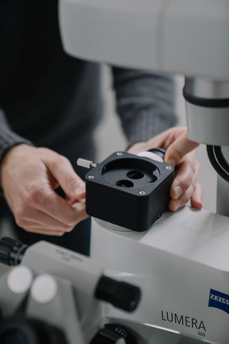 Divisor de haz para microscopio operatorio - Custom Surgical