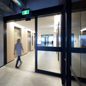Puerta de hospital - STA 22 - KOS Spezialtüren GmbH - corredera / de vidrio / automática