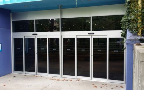 Puerta de servicio - 5100 Series - KOS Spezialtüren GmbH - para centro sanitario / corredera / de vidrio