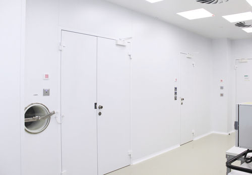 Puerta para sala de operaciones - 104.06 - FORCLEAN - abatible / de acero inoxidable