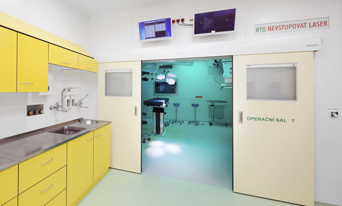 Puerta para sala de operaciones - 104.22 - FORCLEAN - corredera / abatible / de vidrio