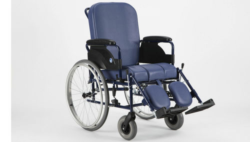 Silla con orinal con reposabrazos - 9300 - Vermeiren Medical Equipment - con reposapiés