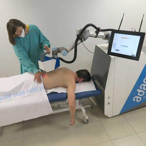 Brazo robótico colaborativo - ADAMO - Adamo Robot - para masajes de aire comprimido / para tratamiento de trastornos musculoesqueléticos