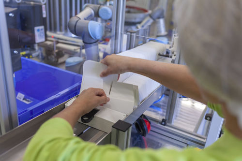 Ensambladora para la fabricación de dispositivos médicos - Silcoplast AG