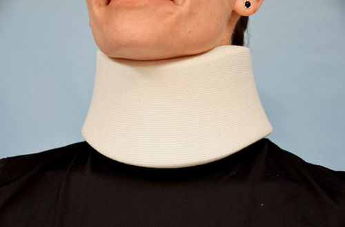 Collarín cervical de espuma densa - 03035 - Comercial Nespral - C1 / para adulto
