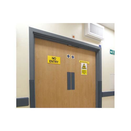 Puerta de protección radiológica - Woodmans Meditech - para centro sanitario / para clínica veterinaria / abatible