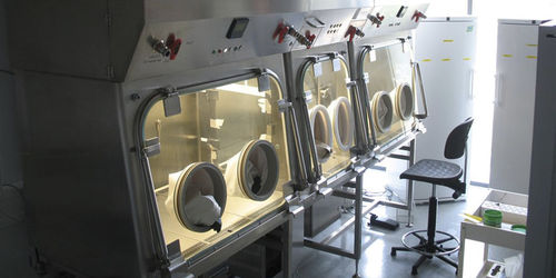 Aislador estéril - ART GmbH Anlagenbau Reinraum Technik - para laboratorio farmacéutico / clase ISO 5 / para productos biológicos