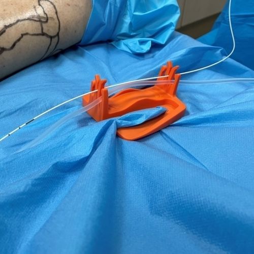 Soporte para catéteres - CRABCLAMP® + - Vascular Barcelona Devices. S.L.
