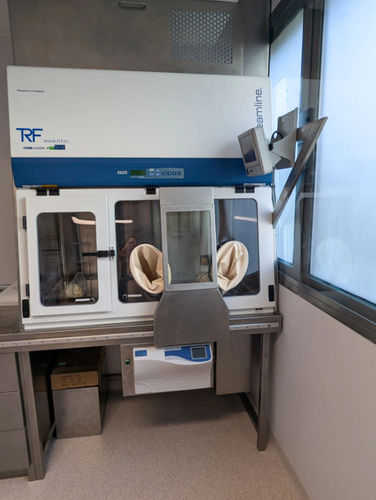 Cabina de seguridad microbiológica clase III - Técnicas Radiofísicas S.L.U. - para el marcado celular / de mesa / de acero inoxidable