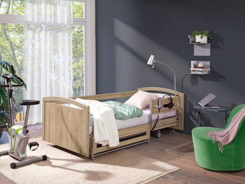 Cama de larga estancia - PB 636 - Elbur sp. z o.o. sp.k. - médica / eléctrica / de altura regulable