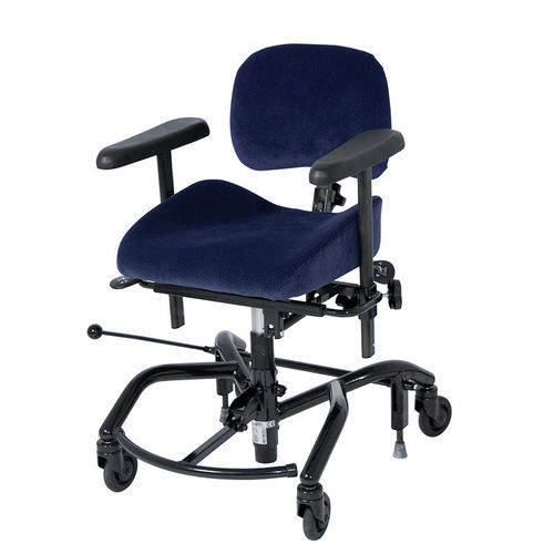 Silla para personas con movilidad reducida - REAL 9000 PLUS - Mercado Medic Deutschland GmbH - con ruedas / portátil / con reposapiés