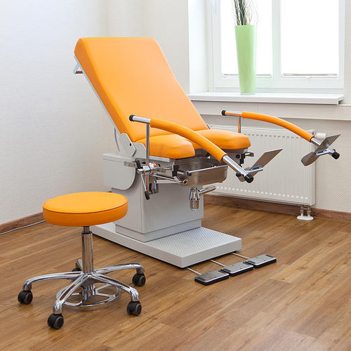 Sillón de reconocimiento para urología - AGA-URO-MAT - AGA Sanitätsartikel - neumático / eléctrico / con pedal