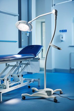 Lámpara cialítica de techo - Astralite plus - Brandon Medical - móvil / LED / para pequeñas cirugías