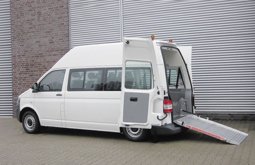 Vehículo para discapacitados furgoneta - Volkswagen Transporter T6 - Dlouhy - acceso posterior