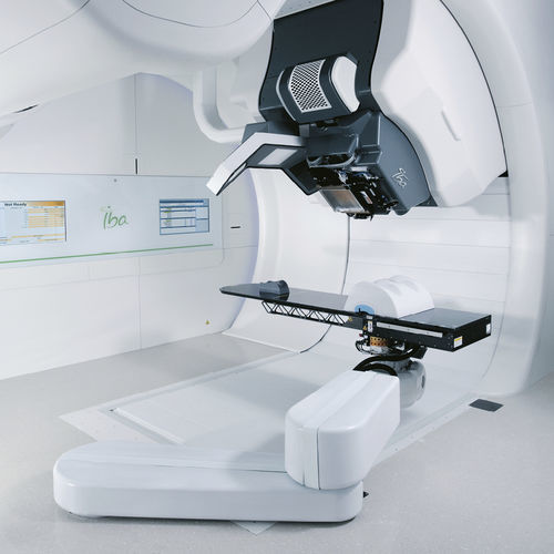 Sincrociclotrón para terapia de protones con mesa de posicionamiento robotizado - Proteus® ONE - IBA Group - con escáner de rayos X integrado