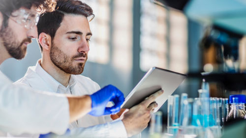 LIMS con sistema de seguimiento - TrakCare® Lab  - InterSystems   - de gestión / de análisis / para informes