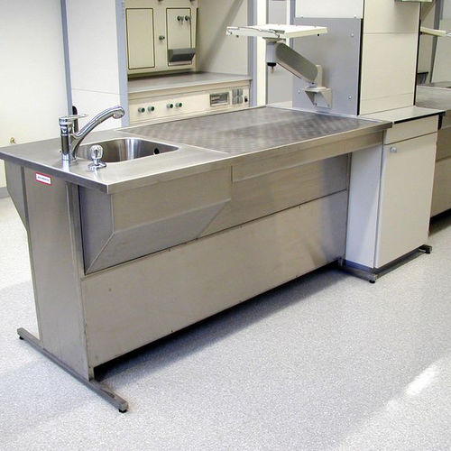 Estación de trabajo de laboratorio para histopatología - UCS-1500-D - KUGEL medical GmbH & Co. KG - para preparación de muestras / con fregadero / con ventilación descendente